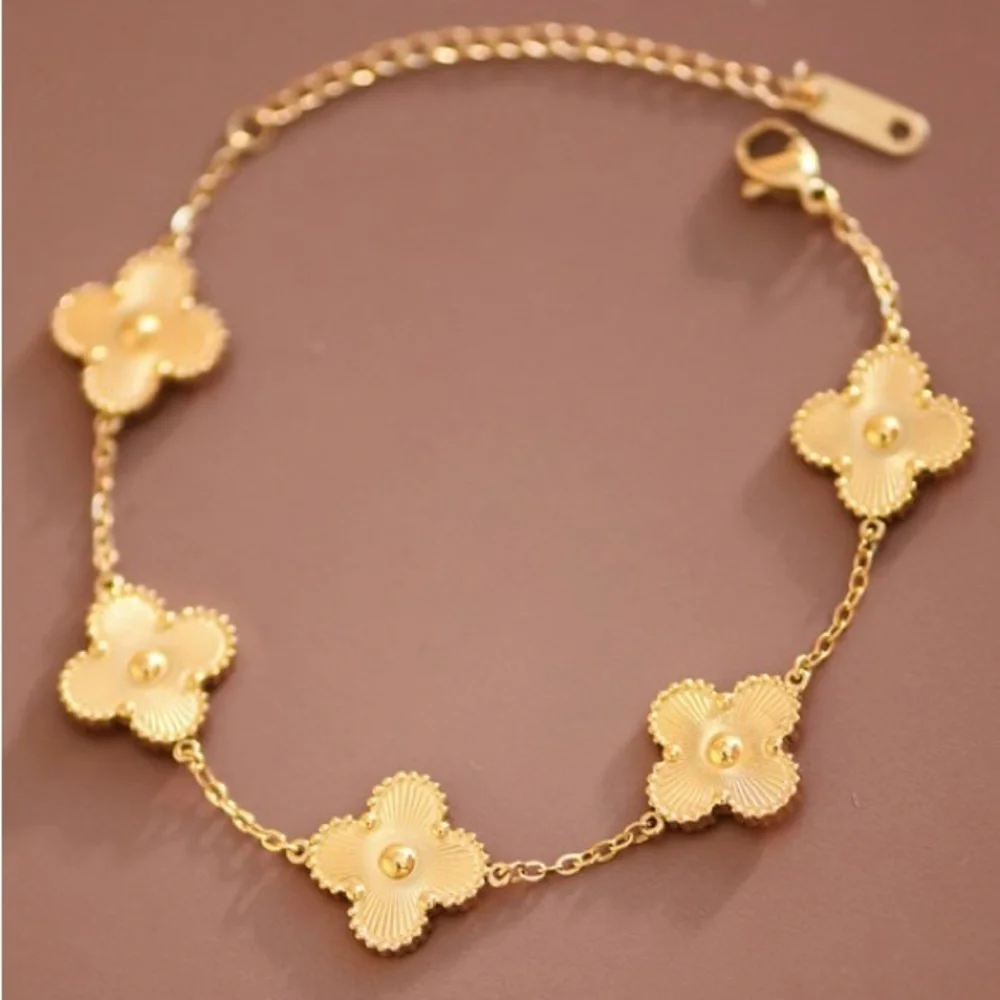 18K Gold Clover Bracelet (7700)